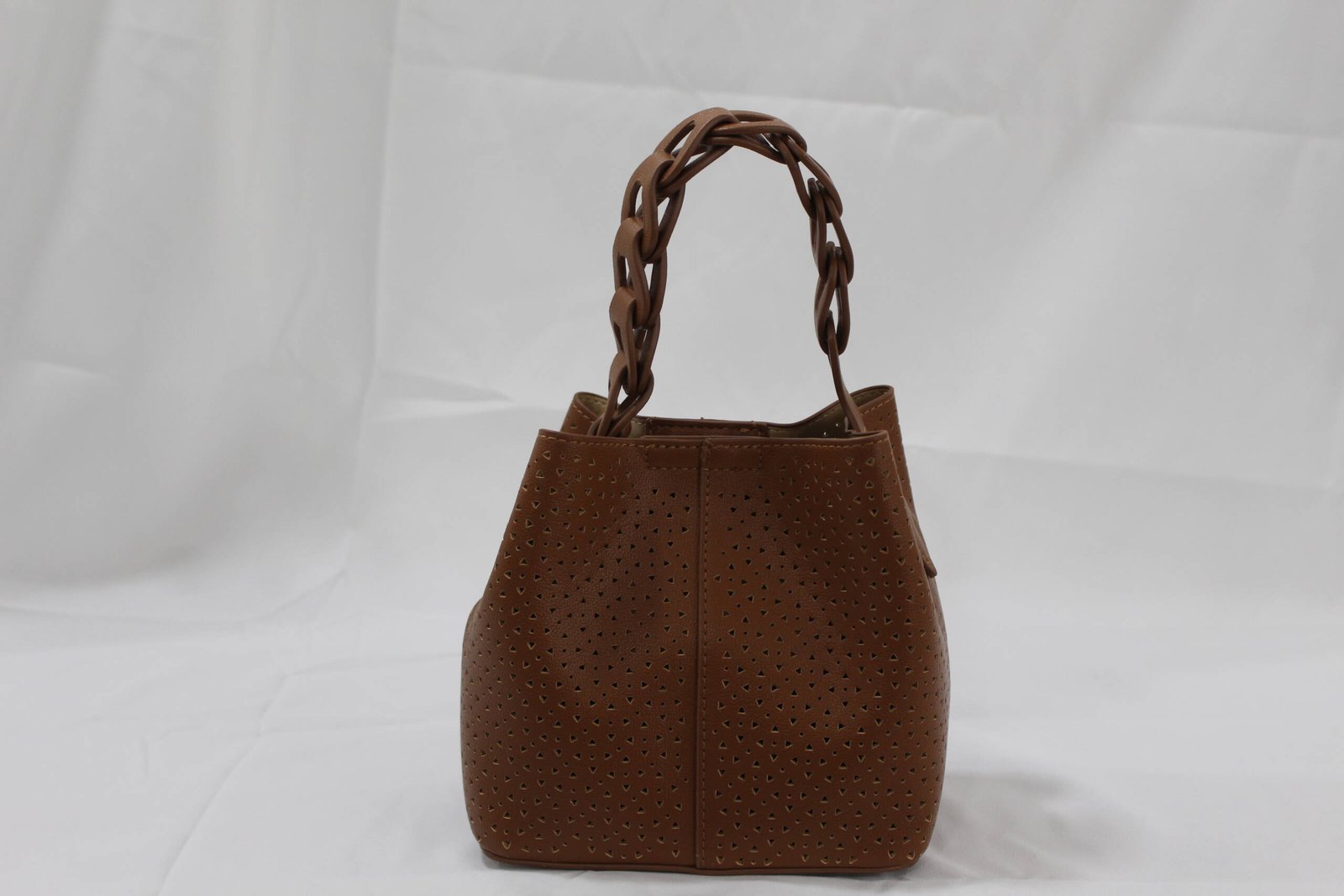 Bolso enrejado pequeño asa trenzada