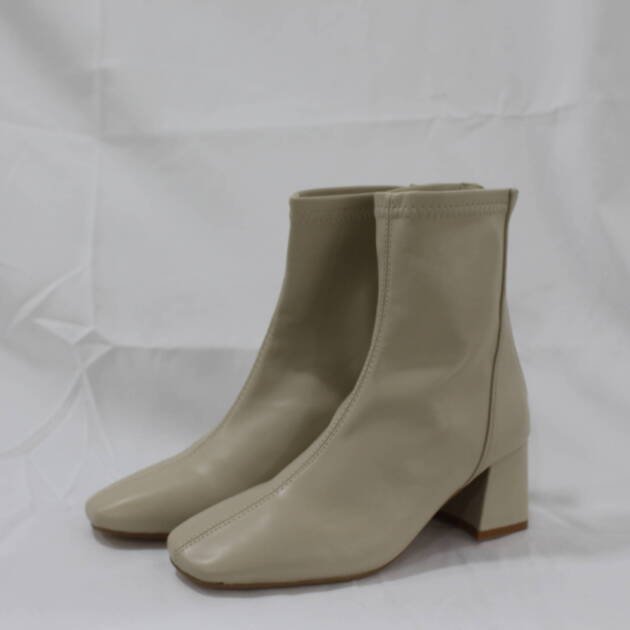 Botín puntera cuadrada beige